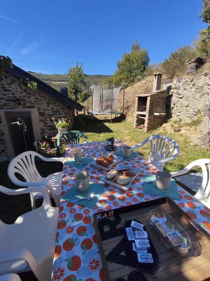 Casa Rural Pajarica En Sanabria Guest House San Ciprian  Exterior photo