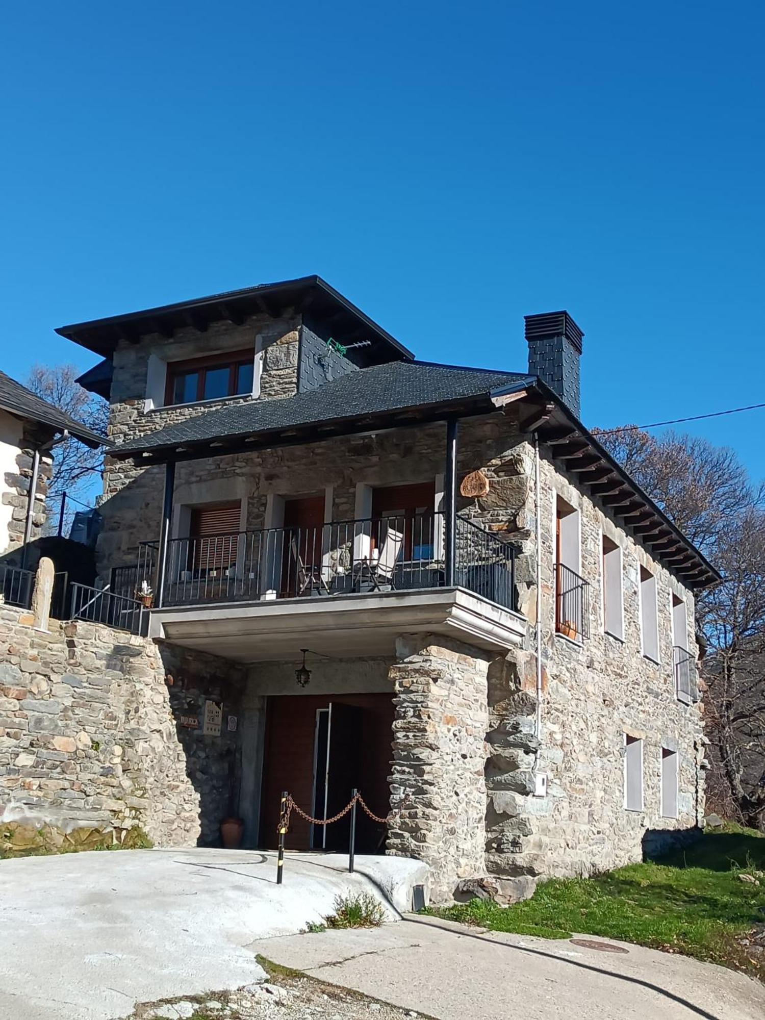 Casa Rural Pajarica En Sanabria Guest House San Ciprian  Exterior photo