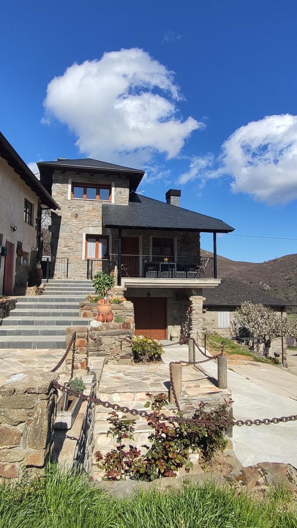 Casa Rural Pajarica En Sanabria Guest House San Ciprian  Exterior photo